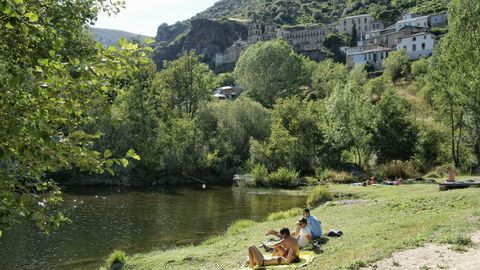 �rea recreativa del r�o Bibei en el santuario de As Ermidas, en O Bolo