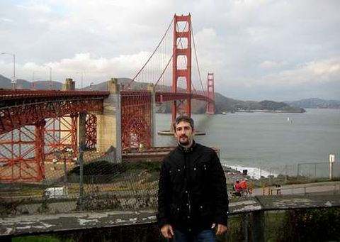 O carballi��s Javier Rodr�guez Gonz�lez ante unha das referencias de San Francisco, o Golden Gate.