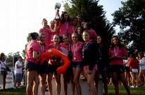 Las nadadoras de Aguamarina Sincro con el Trofeo Diputaci�n de Pontevedra a Mejor Club Base