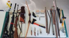 El vecino de Arteixo guardaba numerosas armas en su vivienda