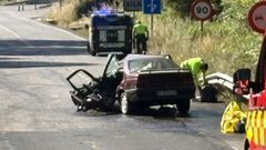 Uno de los veh&iacute;culos implicados en la colisi&oacute;n frontal en Gustei.