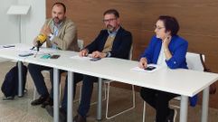 Bernardo Fern�ndez, secretario provincial del PSOE; �ngel Mato, alcalde de Ferrol, y secretario del PSOE en Ferrol, y la diputada del PSOE por A Coru�a Natividad Gonz�lez Laso, en rueda de prensa valorando los Presupuestos del Estado.