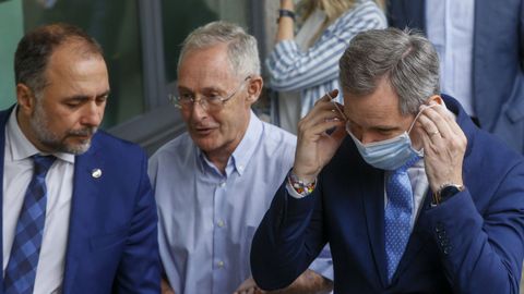 �ngel Carracedo entre el conselleiro de Sanidade y el ministro de Sanidad en una visita a la Fundaci�n Galega de Medicina Gen�mica que dirige Carracedo