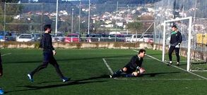 El equipo trabajo ayer en el campo de hierba artificial.