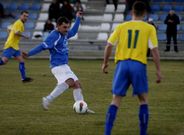 El centrocampista Iv�n Gonz�lez, a la izquierda, en el partido ante el Sagrado Coraz�n.