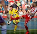 Borja, que ayer comparti� delantera con Toch�, dispara a puerta. 