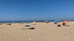 Así está Rodiles durante la primera ola de calor del año en el Principado