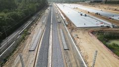 El apartadero ferroviario que se est construyendo en la plataforma de Salvaterra alcanza los 60.000 metros cuadrados de superficie y en el entorno hay espacio para ampliarlo hasta en 400.000 metros ms.