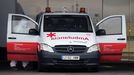 Una ambulancia en la zona de urgencias del HUCA