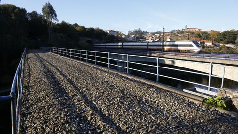 El antiguo puente, a la izquierda, ser restaurado y habilitado como mirador y plataforma peatonal 