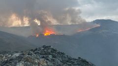 Foto de archivo de un incendio forestal en Carballeda de Valdeorras.