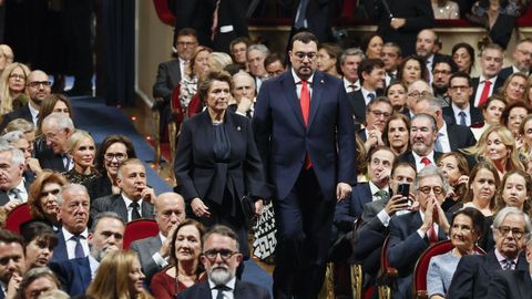 El presidente asturiano, Adri�n Barb�n, y la presidenta de la Fundaci�n Princesa de Asturias, Ana Isabel Fern�ndez.