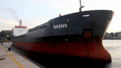 El  Brens  lleg� ayer por la ma�ana al muelle del mismo nombre