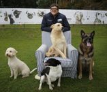 Villazala con sus perros. 