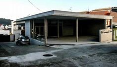 Aspecto que presentaba ayer el tanatorio de Camari�as, en el Mu��o do Vento.