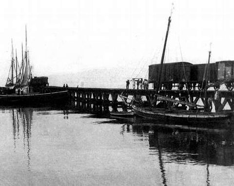 El muelle de hierro forma parte de la nostalgia de la vieja Vilagarc�a.