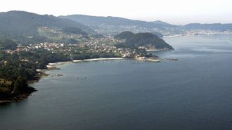 Vista a�rea del litoral de Mar�n, en la r�a de Pontevedra