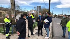 Tom� supervisa la renovaci�n del alumbrado p�blico en la calle Rosal�a de Castro, el pasado mes de diciembre