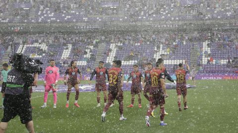 Intensa lluvia durante el partido