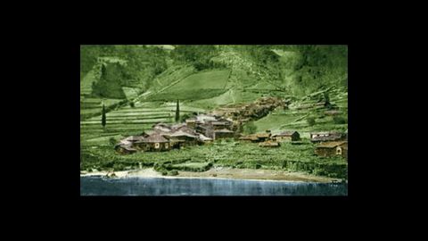 VISTA XERAL DE SERNANDE, NUNHA FOTO FEITA EN BRANCO E NEGRO E COLOREADA
