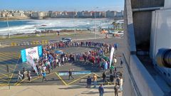 Lazo humano en la explanada del Palacio de Deportes con motivo del 25N