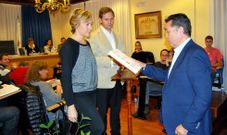 <span lang= es-es >Toma de posesi�n</span>. El pleno ordinario arranc� con un minuto de silencio por la �ltima v�ctima de violencia de g�nero y con la toma de posesi�n del concejal del grupo popular Javier Olmo Olmo.