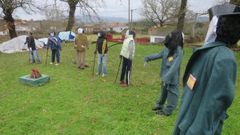 Un grupo de compadres na localidade de Outarelo, na parroquia de Maente, do municipio de Pantn