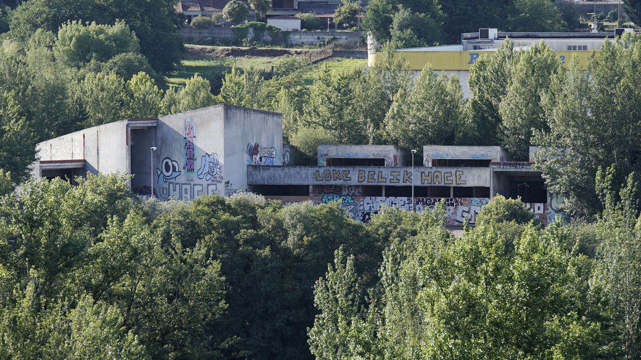 Arranca la cuenta atrás para derribar el esqueleto del centro de parques naturales que se iba a construir en Ourense