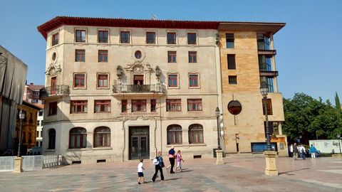 Edificio de Liberbank en la plaza de la Catedral de Oviedo