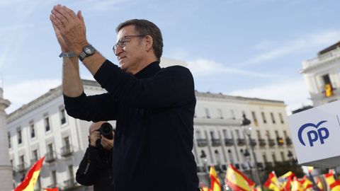 Nez Feijoo, antes de iniciar su discurso en la Puerta del Sol contra la amnista
