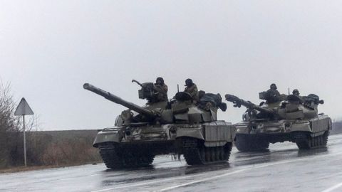 Tanques ucranianos entrando en Mariupol