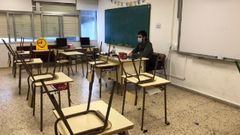 Un aula sin alumnos en el colegio Poeta Ux�o Novoneyra, esta ma�ana 