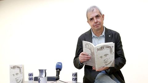 O escritor Alfonso Eir�