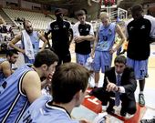 Lisardo G�mez, dando instrucciones a sus jugadores en el �ltimo partido ante el Burgos.