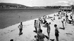 Imagen de los a�os sesenta de la desaparecida playa de Copacabana, en Ferrol