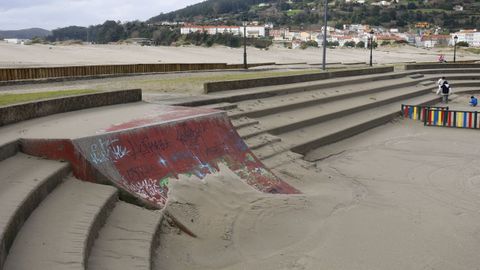 La zona de pr�ctica de �skate�, cubierta por los �ridos