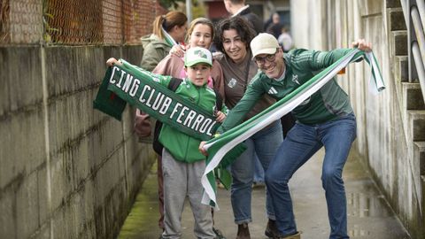 Aficionados del Racing en Pasar�n.