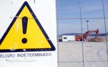 La zona del dique est� vallada debido a las obras. 