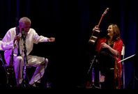 D?Rivera bromea con Berta Rojas durante un concierto el pasado septiembre en Asunci�n.