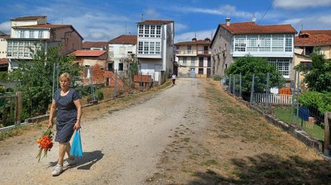 Al fondo , a la izquierda, las fachadas que dan al r�o de las casas adquiridas