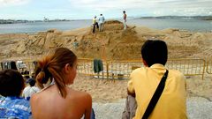 Escultura de arena en la playa de Santa Cristina (Oleiros)
