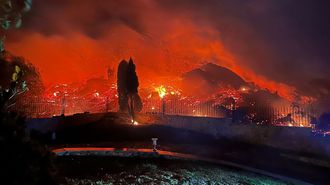 Así de cerca tuvieron el fuego las viviendas en Cervo