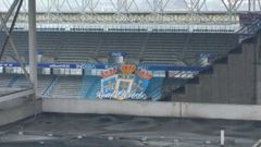 El tifo con los escudos del Real Oviedo, de la ciudad de Oviedo y de Asturias, en el Carlos Tartiere