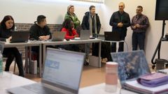 Imagen de la visita del delegado de la Xunta a Captioma Saln�s