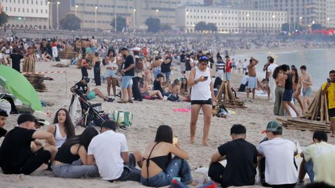 Grupos en la playa del Orz�n