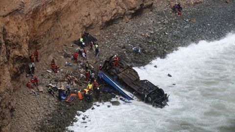 Tan solo 6 supervivientes tras un tr�gico accidente de autob�s en Per�