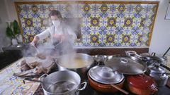 A coci�a do mes�n loce os azulexos que a presiden dende hai m�is de medio s�culo