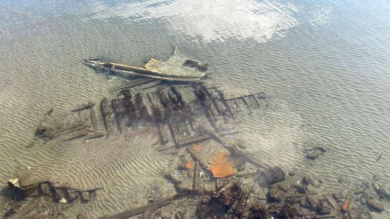 Enero 2026. La situaci�n actual pone de manifiesto la envergadura del pecio y tambi�n como van uni�ndose los restos de otros naufragios recientes, como el de una embarcaci�n de fibra