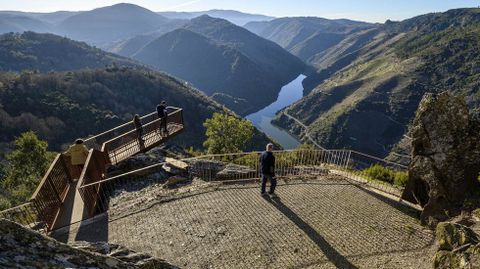 Mirador de As Penas de Matacs, con vistas a los caones del Sil, en Castro Caldelas