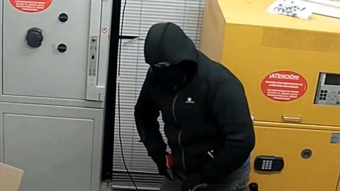 Detenida la banda kosovar que rob� un banco en Olloniego